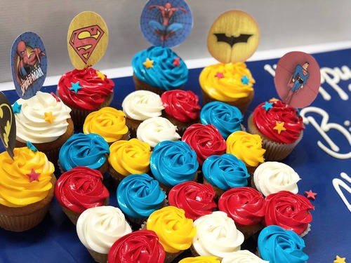 Super Heroes - Big cupcakes + mini cupcakes Please keep your writing that you want on the board in the box below