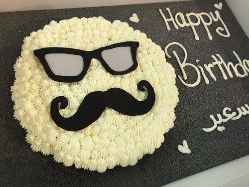 Mustache + glasses - mini cupcakes Please keep your writing that you want on the board in the box below