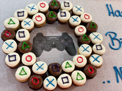 PS4 - mini cupcakes Please keep your writing that you want on the board in the box below