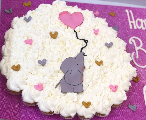 cute Elephant - mini cupcakes  Please keep your writing that you want on the board in the box below