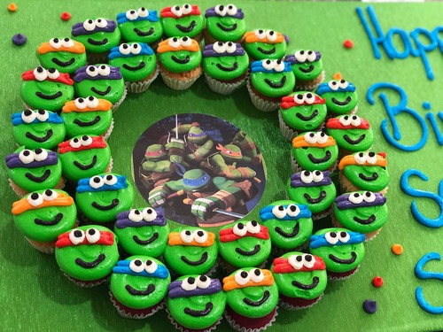 Ninja Turtles - 3 Dozens mini cupcakes Please keep your writing that you want on the board in the box below