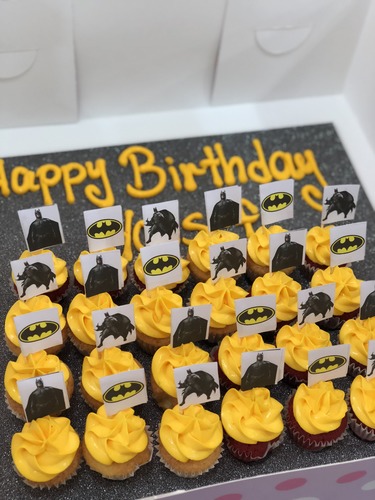 Batman Flags - mini cupcakes Please keep your writing that you want on the board in the box below