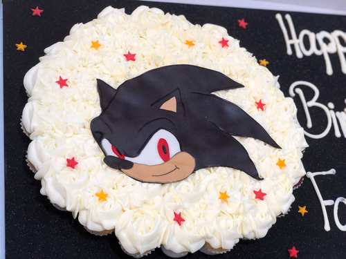 Black Sonic - mini cupcakes Please keep your writing that you want on the board in the box below