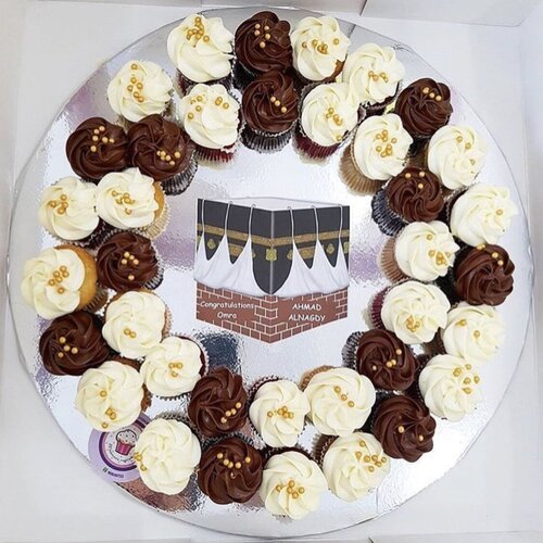 Kaaba - 3 Dozens mini cupcakes This Design with Chocolate Flavor and all the chocolate Flavor comes with nuts 
Please keep your writing that you want on the board in the box below