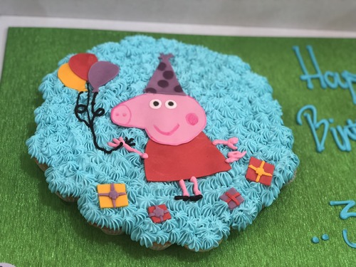 peppa Birthday - mini cupakes Please keep your writing that you want on the board in the box below