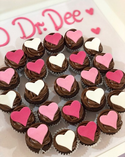 hearts with chocolate - mini cupcakes Please keep your writing that you want on the board in the box below