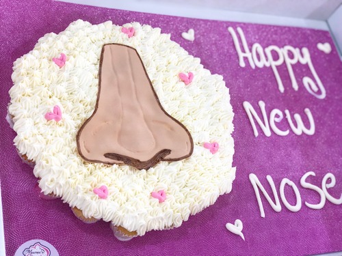 nose - mini cupcakes Please keep your writing that you want on the board in the box below