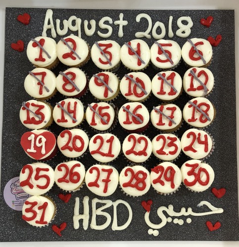 calendar red numbers - 31 mini cupcakes Please keep your writing that you want on the board in the box below