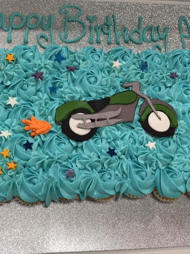 Motor cycle - mini cupcakes Please keep your writing that you want on the board in the box below