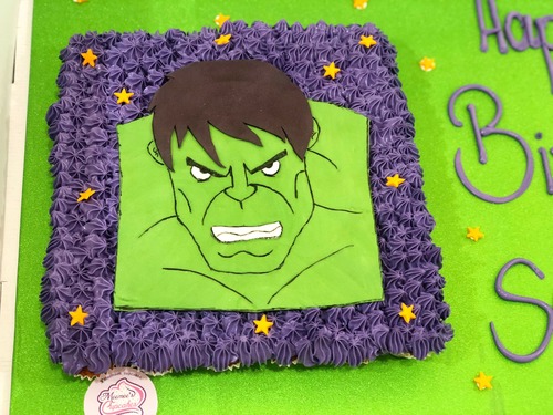 Hulk face - mini cupcakes Please keep your writing that you want on the board in the box below