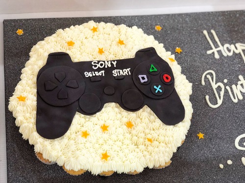 PS4 Controller - mini cupcakes Please keep your writing that you want on the board in the box below