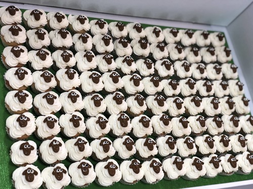 Sheep - 8 Dozens mini cupcakes