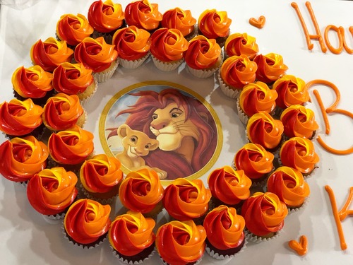 Lion king - 3 Dozens mini cupcakes Please keep your writing that you want on the board in the box below