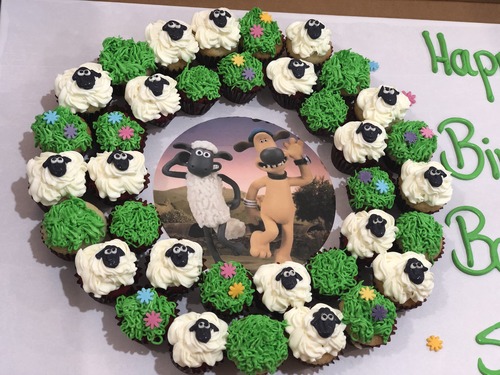 shaun the sheep - 3 Dozens mini cupcakes Please keep your writing that you want on the board in the box below