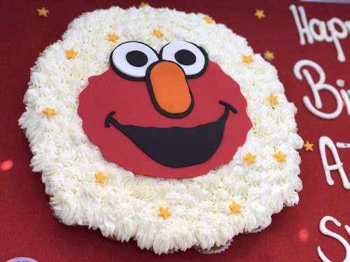 elmo face - mini cupcakes Please keep your writing that you want on the board in the box below