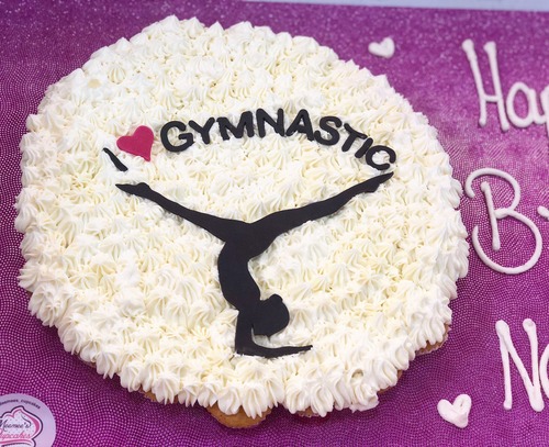 gymnastic - 3 Dozens mini cupcakes Please keep your writing that you want on the board in the box below