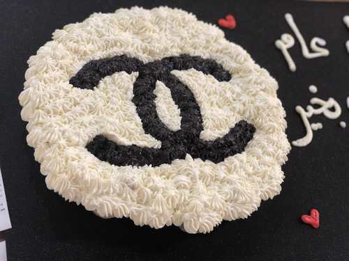 Chanel - mini cupcakes Please keep your writing that you want on the board in the box below