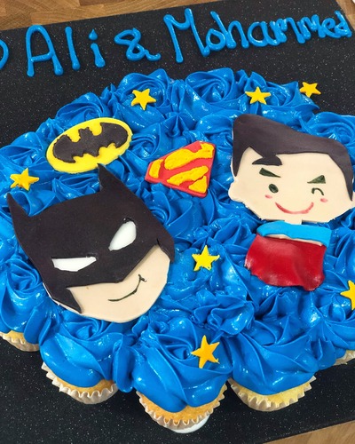 Batman & Superman - mini cupcakes Please keep your writing that you want on the board in the box below