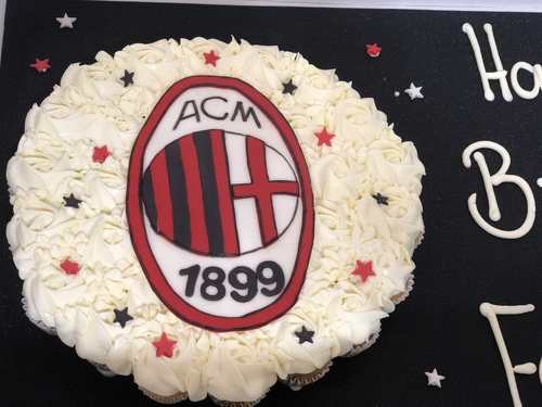 AC Milan - mini cupcakes Please keep your writing that you want on the board in the box below