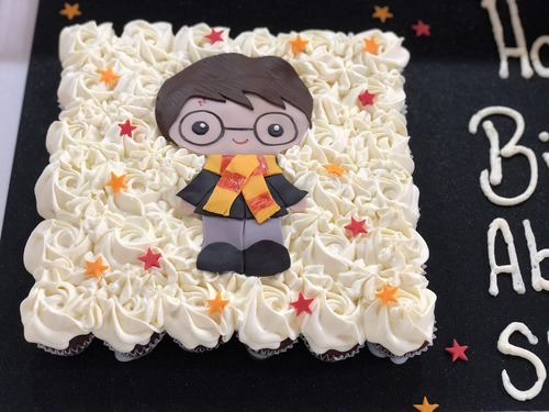 Harry Potter - mini cupcakes Please keep your writing that you want on the board in the box below