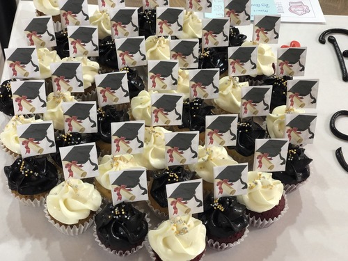 Graduation flags - mini cupcakes  Please keep your writing that you want on the board in the box below