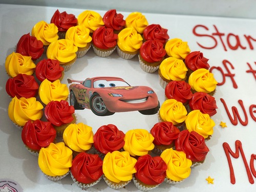 Cars Mcqueen - 3 Dozens mini cupcakes Please keep your writing that you want on the board in the box below