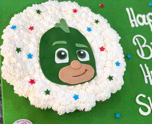 Green PJ masks Face - 3 Dozens mini cupcakes Please keep your writing that you want on the board in the box below