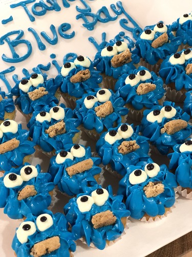 Cookies Monster - mini cupcakes Please keep your writing that you want on the board in the box below