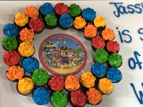 Paw Patrol - 3 Dozens mini cupcakes Please keep your writing that you want on the board in the box below