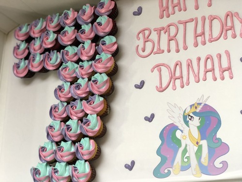 Number little pony - 3 Dozens mini cupcakes Please keep your writing that you want on the board in the box below