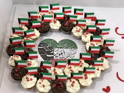 Q8 flags - 3 Dozens mini cupcakes Please keep your writing that you want on the board in the box below