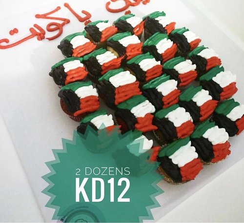 Q8 flags on top - mini cupcakes Please keep your writing that you want on the board in the box below