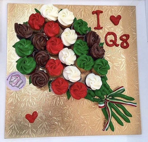 Q8 mini flowers - 2 Dozens mini cupcakes Please keep your writing that you want on the board in the box below