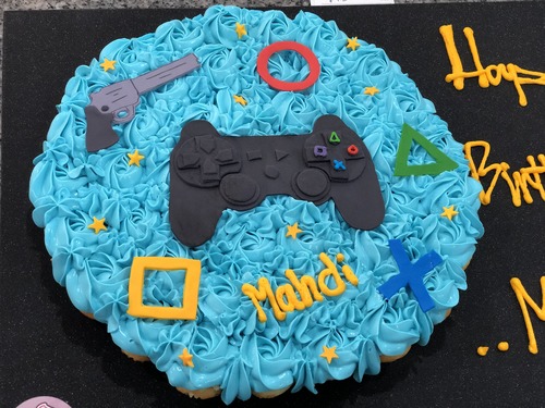 PS4  controller - mini cupcakes Please keep your writing that you want on the board in the box below