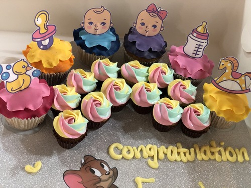 Baby boy & baby Girl - big cupcakes + mini cupcakes