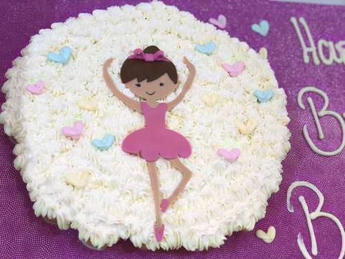 Ballerina - mini cupcakes Please keep your writing that you want on the board in the box below