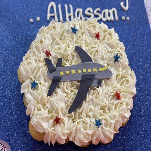 Airplane - mini cupcakes Please keep your writing that you want on the board in the box below