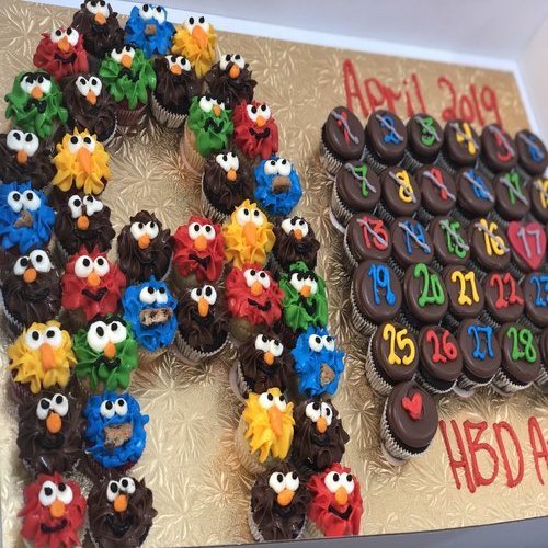 Letter + calendar sesame street - 67 mini cupcakes Please keep your writing that you want on the board in the box belowThis Design with Chocolate Flavor and all the chocolate Flavor comes with nuts