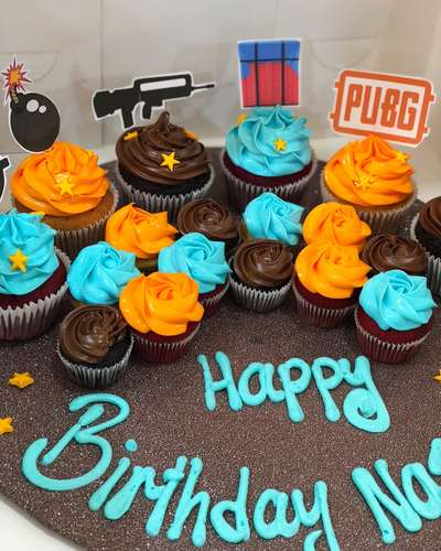 PUBG - Big cupcakes + mini cupcakes Please keep your writing that you want on the board in the box belowThis Design with Chocolate Flavor and all the chocolate Flavor comes with nuts