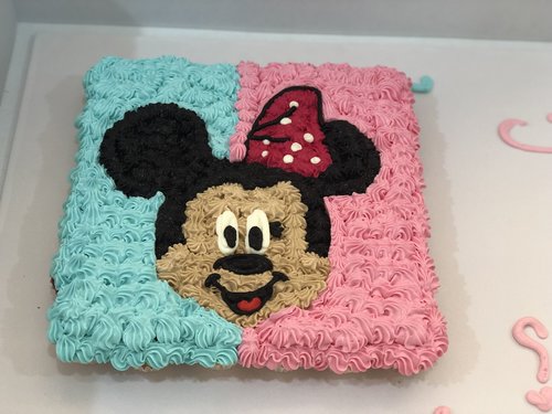 mickey & Minnie Mouse - mini cupcakes Please keep your writing that you want on the board in the box below