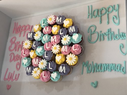 Flowers + letters - mini cupcakes Please keep your writing that you want on the board in the box below