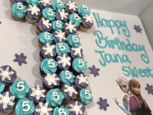 Frozen letter - 3 Dozens mini cupcakes Please keep your writing that you want on the board in the box below