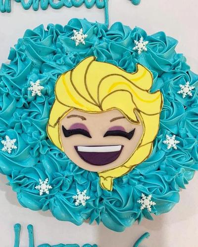 Elsa face - mini cupcakes Please keep your writing that you want on the board in the box below