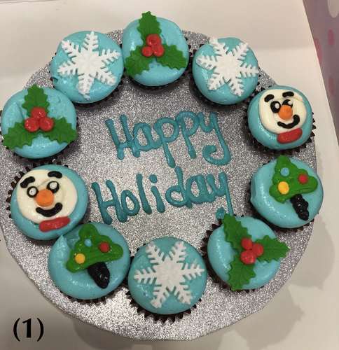 minimum Christmas design - 10 mini cupcakes Please keep your writing that you want on the board in the box below