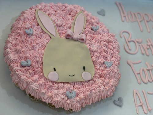 cute bunny - mini cupcakes  Please keep your writing that you want on the board in the box below