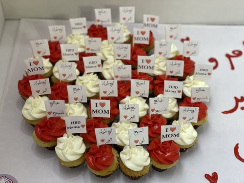 Mother's Flags - mini cupcakes Please keep your writing that you want on the board in the box below