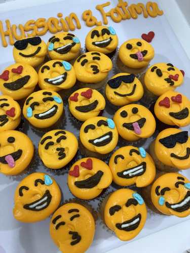 Emoji - mini cupcakes Please keep your writing that you want on the board in the box below