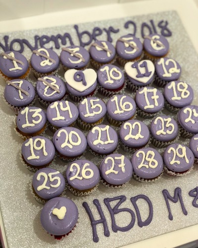 Purple Calendar - 31 pcs mini cupcakes Please keep your writing that you want on the board in the box below