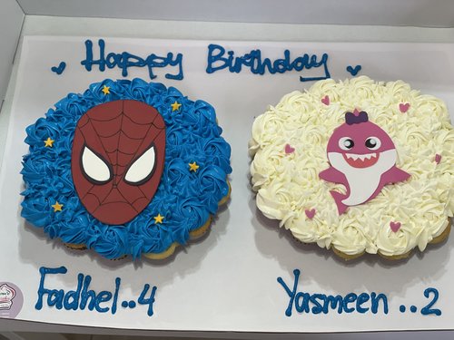 Spiderman + baby shark - 4 Dozens mini cupcakes Please keep your writing that you want on the board in the box below