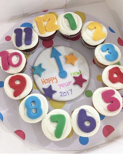 New year Clock - 1 Dozen Big cupcakes